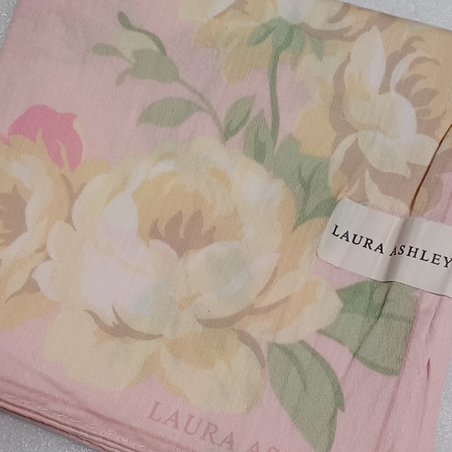 LAURA ASHLEY(ローラアシュレイ)の値下げ📌ローラアシュレイ☆大判ハンカチーフ58×58🌹 レディースのファッション小物(ハンカチ)の商品写真