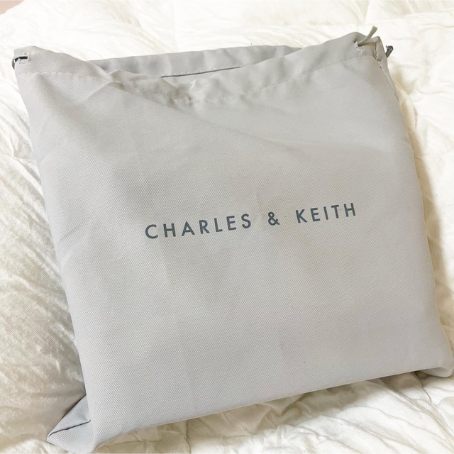 Charles and Keith(チャールズアンドキース)の(専用出品中)CHARLES AND KEITH ショルダーバッグ レディースのバッグ(ショルダーバッグ)の商品写真
