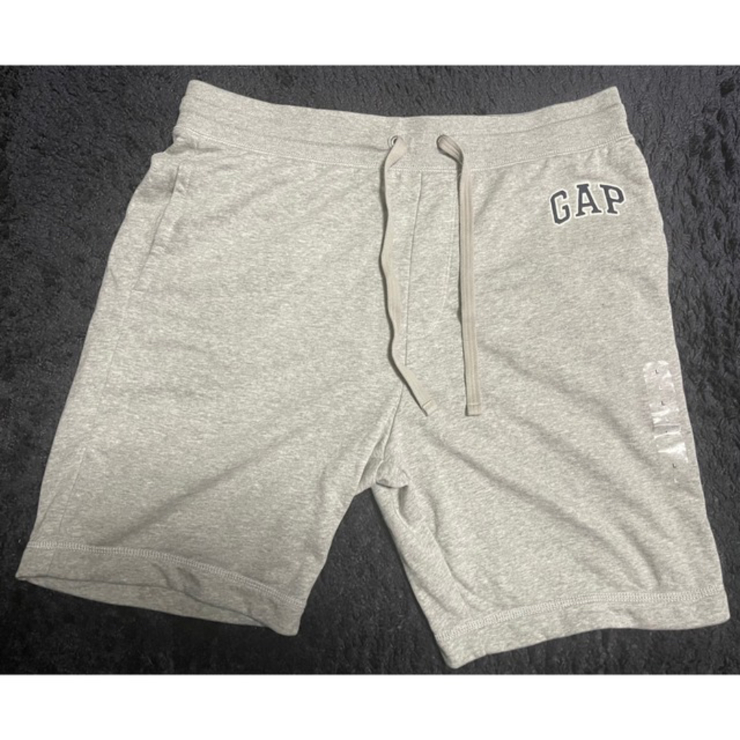 GAP(ギャップ)の【残り1点　値下げ中】新品未使用　GAP ハーフパンツ　グレー　Lサイズ メンズのパンツ(その他)の商品写真