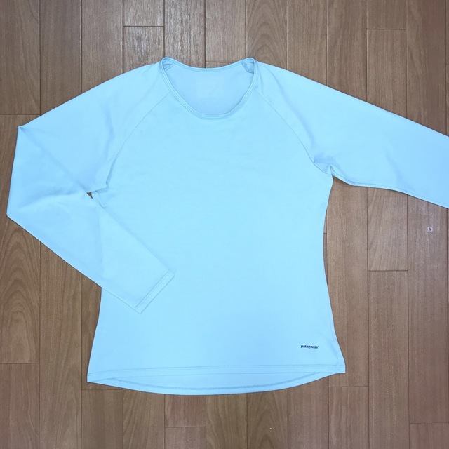 patagonia(パタゴニア)のパタゴニアの長袖Tシャツ　Sサイズ　ライトブルー レディースのトップス(Tシャツ(長袖/七分))の商品写真