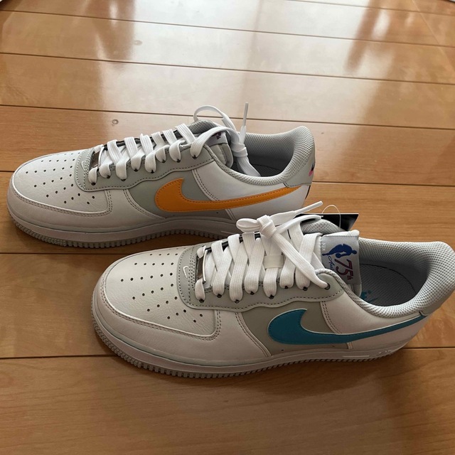 NIKE(ナイキ)のNIKE AIR FORCE 1 '07 LV8 EMB メンズの靴/シューズ(スニーカー)の商品写真