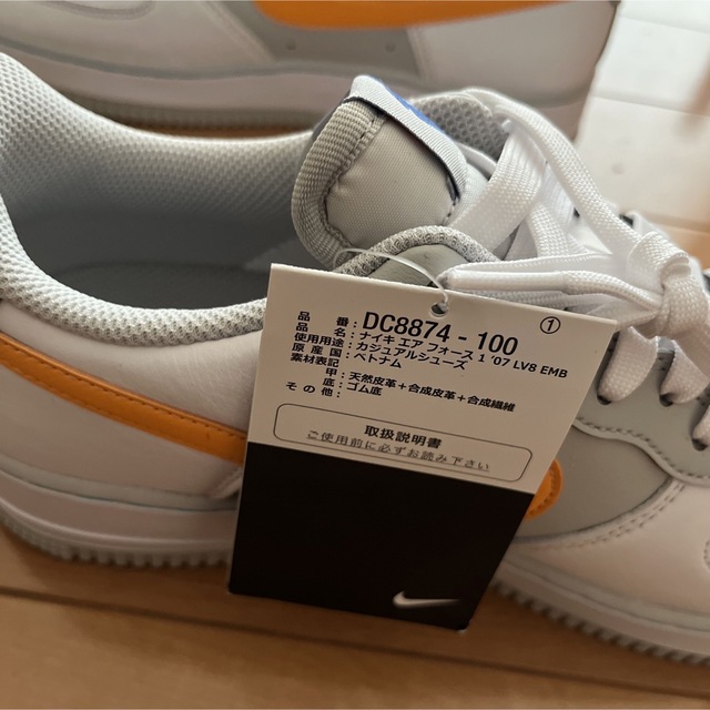 NIKE(ナイキ)のNIKE AIR FORCE 1 '07 LV8 EMB メンズの靴/シューズ(スニーカー)の商品写真