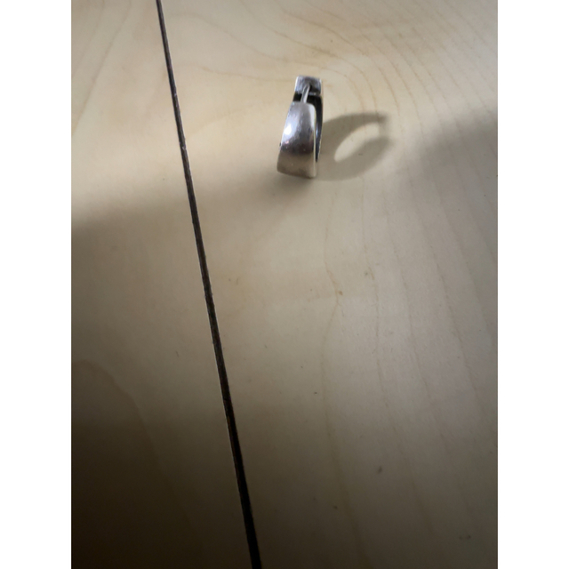 Chrome Hearts(クロムハーツ)のクロムハーツ　ナローvバンドピアス　左耳 メンズのアクセサリー(ピアス(片耳用))の商品写真