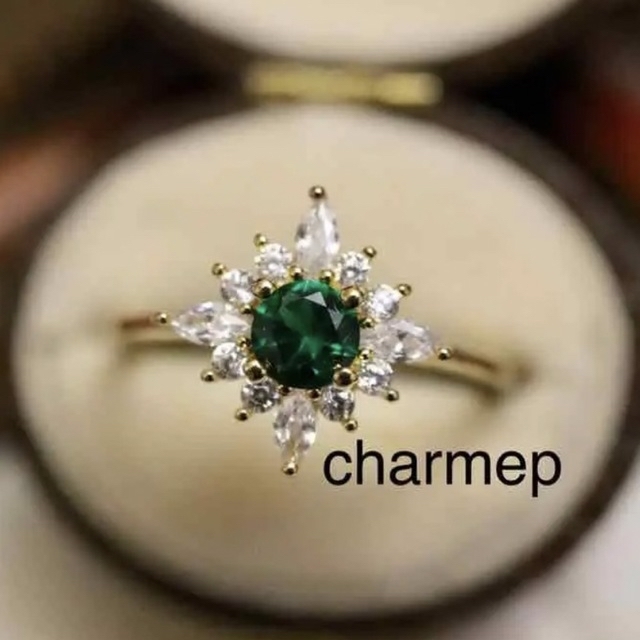 【GR023】アンティーク調エメラルドのようなグリーンのゴールドカラーリング指輪 レディースのアクセサリー(リング(指輪))の商品写真