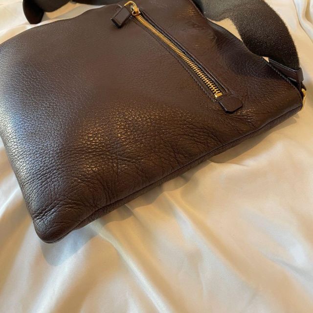 美品】プラダ ショルダーバッグ 斜めかけ ポシェット しぼ革 レザー 袋