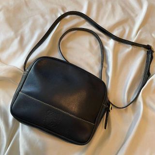 ロエベ(LOEWE)の✨美品✨ ロエベ ステッチ アナグラム ショルダーバッグ ネイビー レザー(ショルダーバッグ)