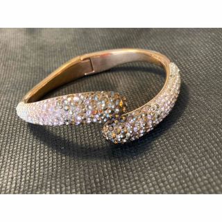 スワロフスキー(SWAROVSKI)のスワロフスキーバングル(ブレスレット/バングル)