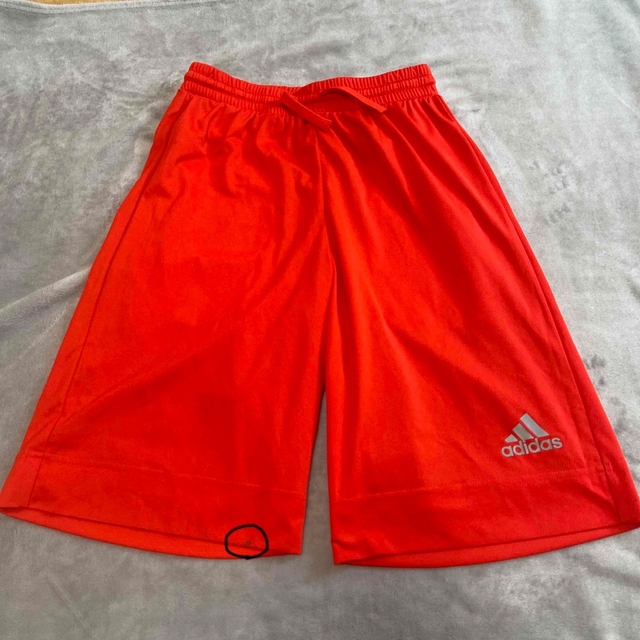 adidas(アディダス)のadidas ハーフパンツ　150  キッズ/ベビー/マタニティのキッズ服男の子用(90cm~)(パンツ/スパッツ)の商品写真