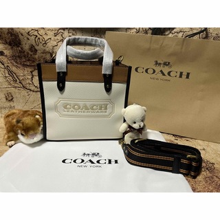 コーチ(COACH)の新品　コーチ　coach トートバッグ　22  白2way C3461(トートバッグ)