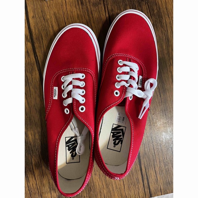 VANS(ヴァンズ)のvansオーセンティック新品　レッド　28㎝　 メンズの靴/シューズ(スニーカー)の商品写真