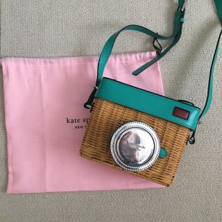 ケイトスペードニューヨーク(kate spade new york)のケイトスペード  カメラ型　カゴバッグ(かごバッグ/ストローバッグ)