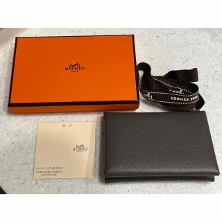 エルメス(Hermes)の【数回使用のみ】Hermes カルヴィデュオ グリメイヤー(名刺入れ/定期入れ)