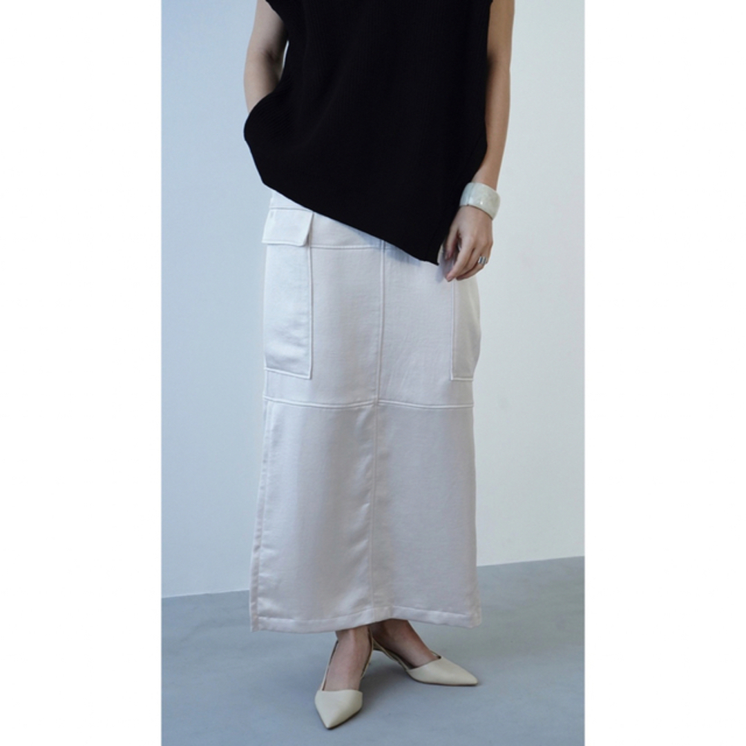 CLANE(クラネ)のclane SATIN CARGO STRAIGHT SKIRT レディースのスカート(ロングスカート)の商品写真