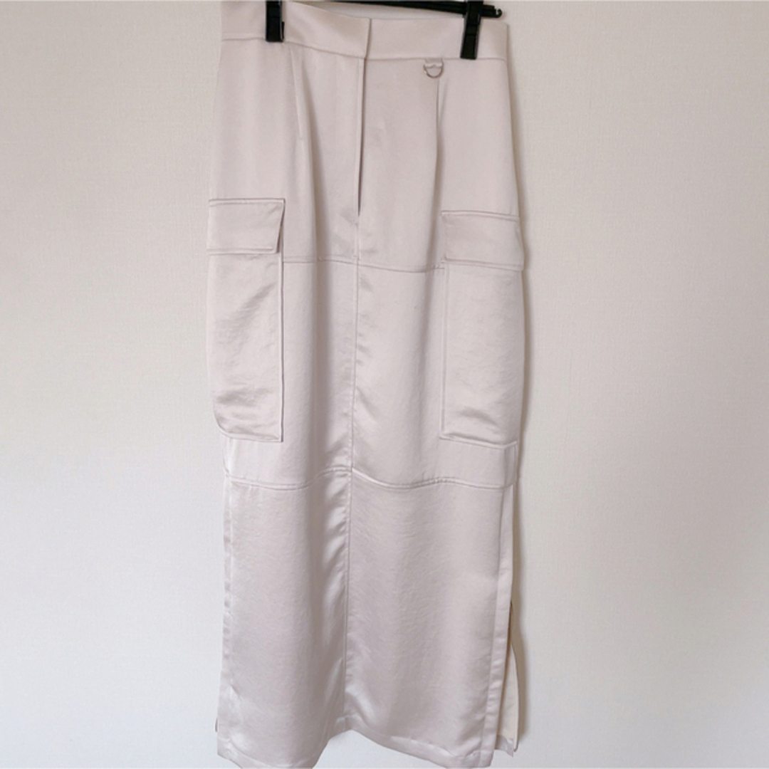 CLANE(クラネ)のclane SATIN CARGO STRAIGHT SKIRT レディースのスカート(ロングスカート)の商品写真