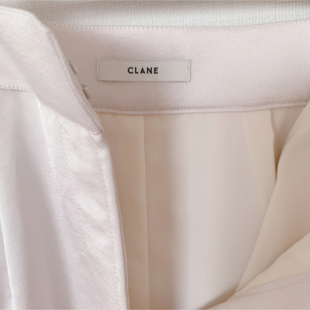 CLANE(クラネ)のclane SATIN CARGO STRAIGHT SKIRT レディースのスカート(ロングスカート)の商品写真