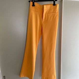 ザラ(ZARA)のZARA オレンジパンツ　新品未使用(カジュアルパンツ)