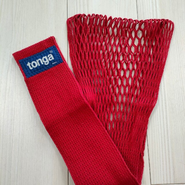 tonga トンガ　抱っこ紐　レッド キッズ/ベビー/マタニティの外出/移動用品(スリング)の商品写真