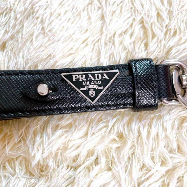 ✨未使用保管・現行✨PRADA トライアングルロゴキーホルダー 三角ロゴ ブルー