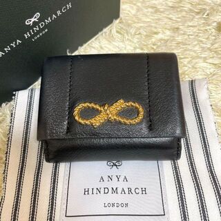 アニヤハインドマーチ(ANYA HINDMARCH)の大人気✨️アニヤハインドマーチ ツイストリボンデザイン 三つ折財布 ブラック(財布)