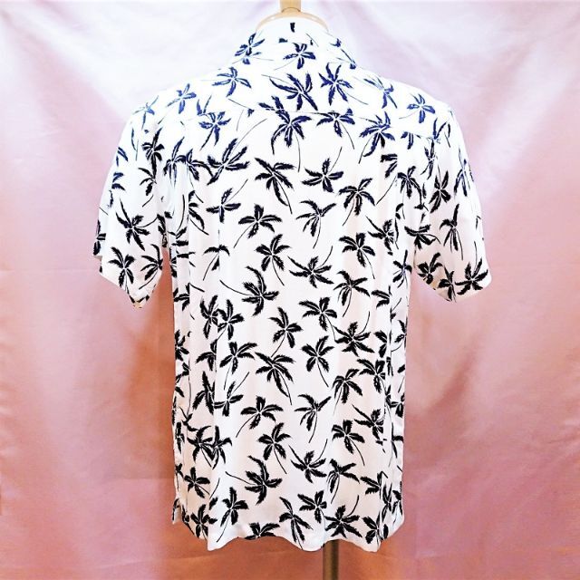 BARCEDOS(バルセドス)の新品　ＬＬ　ホワイト　レーヨンアロハシャツ　ヤシの木柄　半袖 メンズのトップス(シャツ)の商品写真