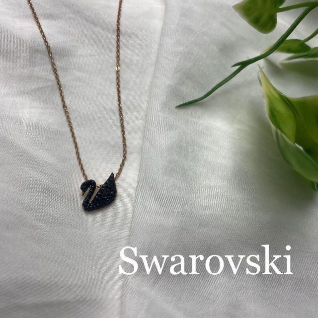 Swarovski Iconic Swan クリスタル ネックレス　ゴールド