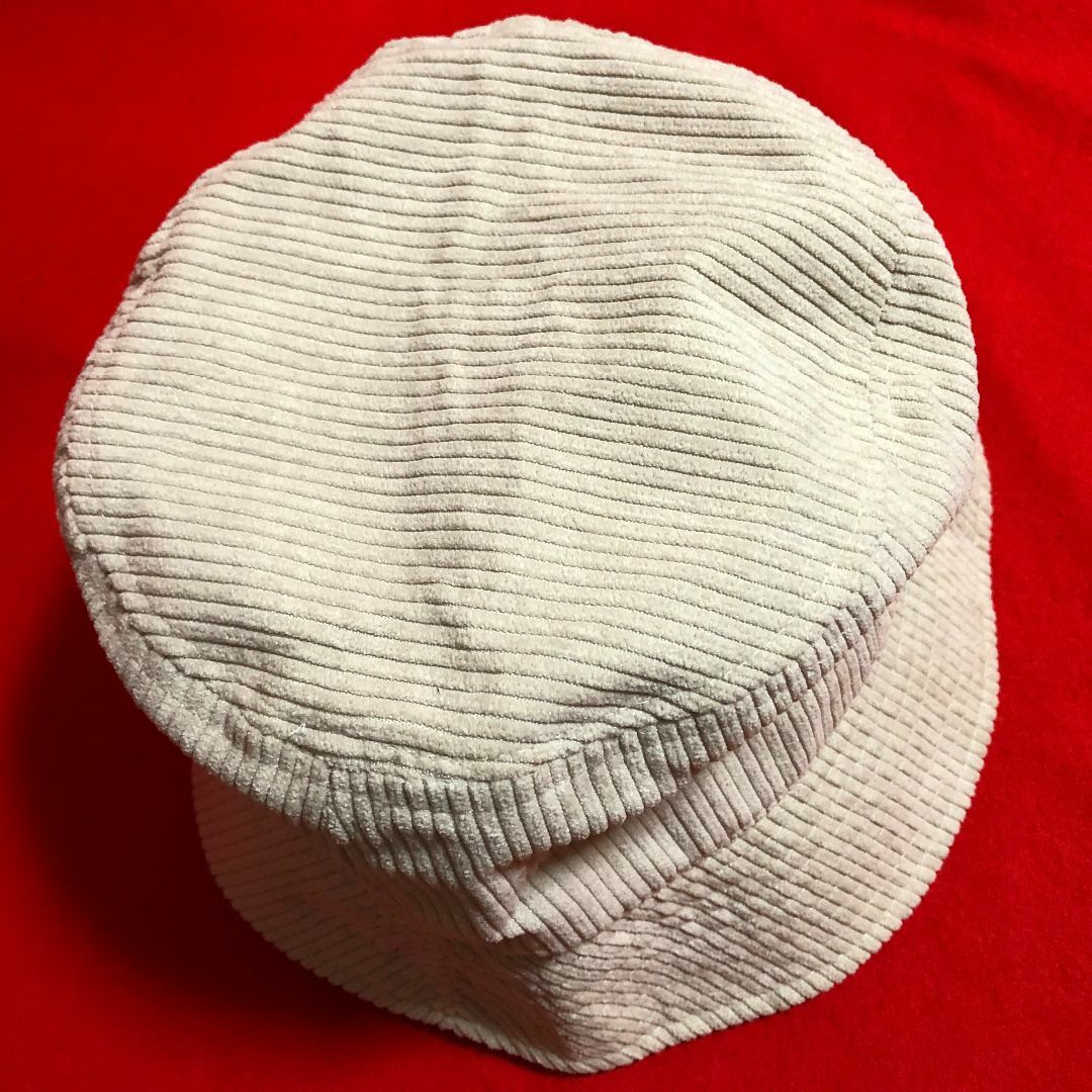 WEGO(ウィゴー)のWEGO☆ウィゴーコーデュロイロゴバケットハット：フリーサイズ・頭囲57㎝ レディースの帽子(ハット)の商品写真