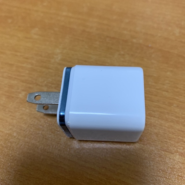 USB充電器 ACアダプタ iPhone Android タブレット対応 スマホ/家電/カメラのスマートフォン/携帯電話(バッテリー/充電器)の商品写真
