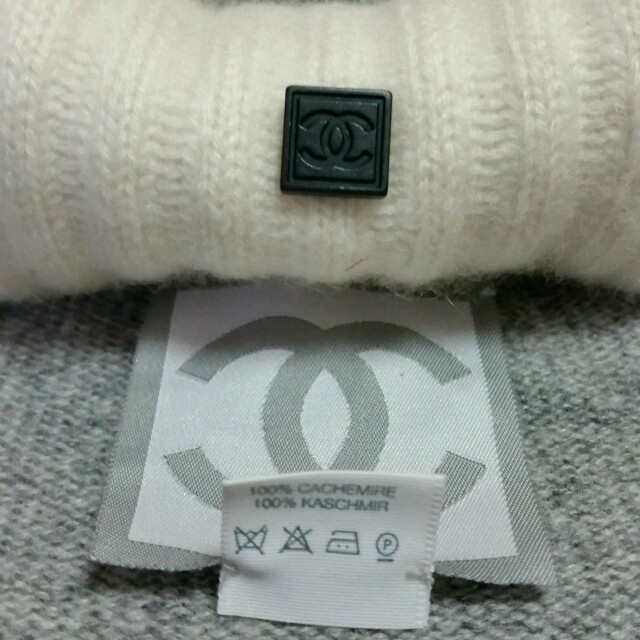 CHANEL(シャネル)のまろんくりーむ様専用　CHANEL　カシミア100パーセント　ニットぼうし　美品 レディースのファッション小物(マフラー/ショール)の商品写真