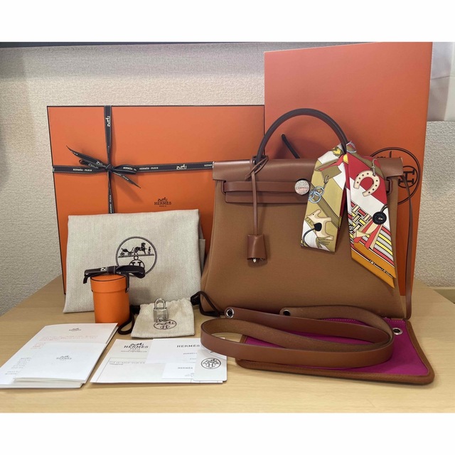 Hermes(エルメス)のエルメス エールバッグジップ31 ツイリー 馬勒とチャーム セット レディースのバッグ(ショルダーバッグ)の商品写真