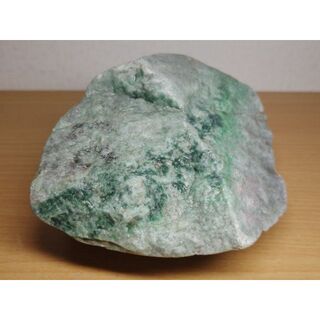 ト送料込 灰緑 2.8kg 翡翠 ヒスイ 翡翠原石 原石 鑑賞石 自然石 誕生石