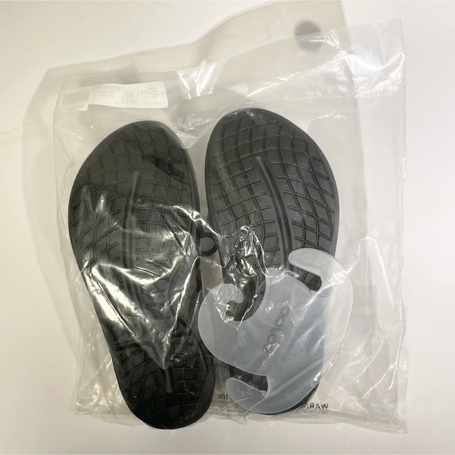 OOFOS(ウーフォス)の【新品】 ウーフォス OOFOS ウーオリジナル  リカバリーサンダル 黒 28 メンズの靴/シューズ(サンダル)の商品写真