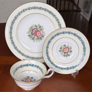 ウェッジウッド(WEDGWOOD)の【希少品】ビンテージ　緑壺　ウェッジウッド★アップルドア★パターン3424トリオ(食器)