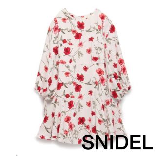 スナイデル(SNIDEL)のスナイデルSNIDELジョーゼットフラワーワンピース　花柄　美品Aライン(ひざ丈ワンピース)