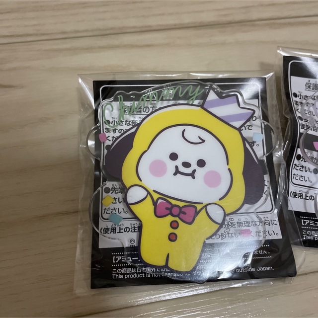 BT21(ビーティーイシビル)のBTS BT21 アクリルバッジ CHIMMY ジミン MANG ジェイホープ エンタメ/ホビーのタレントグッズ(アイドルグッズ)の商品写真