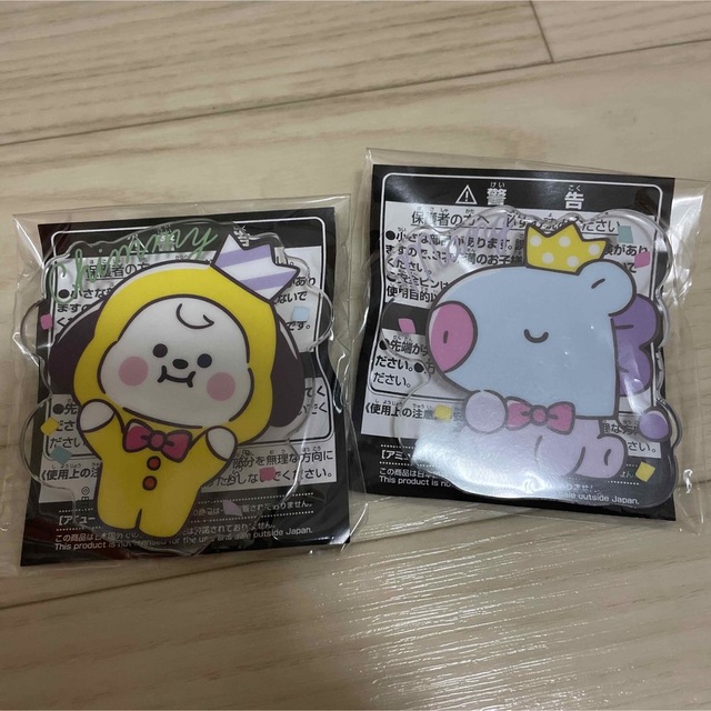 BT21(ビーティーイシビル)のBTS BT21 アクリルバッジ CHIMMY ジミン MANG ジェイホープ エンタメ/ホビーのタレントグッズ(アイドルグッズ)の商品写真