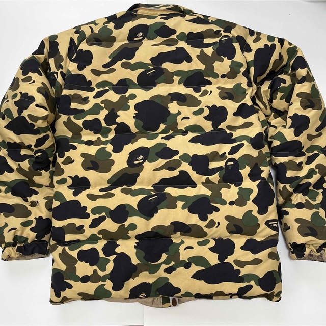 A BATHING APE(アベイシングエイプ)のA BATHING APEエイプグリーンカモ　緑迷彩ダウンジャケットサイズ　L メンズのジャケット/アウター(ダウンジャケット)の商品写真