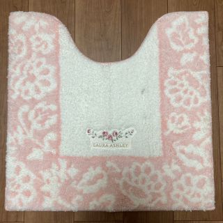 ローラアシュレイ(LAURA ASHLEY)の訳あり　ローラアシュレイ　トイレマット　新品未使用　ピンク　ホワイト(トイレマット)