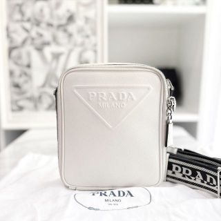 プラダ(PRADA)の美品☆　プラダ　サフィアーノ　白　ショルダーバッグ　現行品　2VH154(ショルダーバッグ)