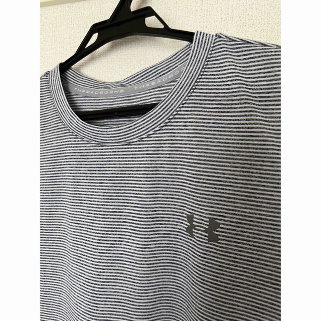 UNDER ARMOUR(アンダーアーマー)のお値下げ☆アンダーアーマー　ボーダー半袖Tシャツ スポーツ/アウトドアのランニング(ウェア)の商品写真