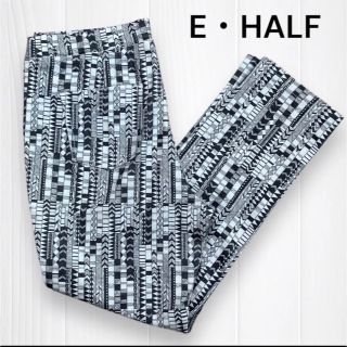 E•HALF 幾何学模様　ストレッチ　パンツ　モノトーン(カジュアルパンツ)