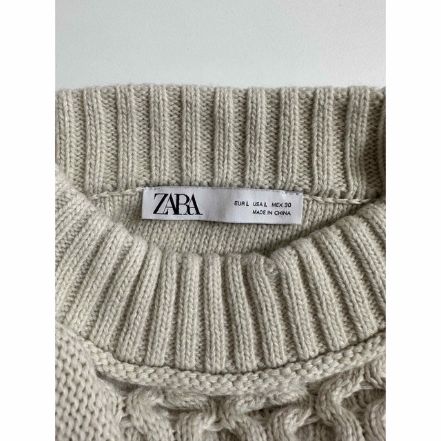 ZARA(ザラ)のザラ　ショルダーパッドニットセーター　ホワイト レディースのトップス(ニット/セーター)の商品写真