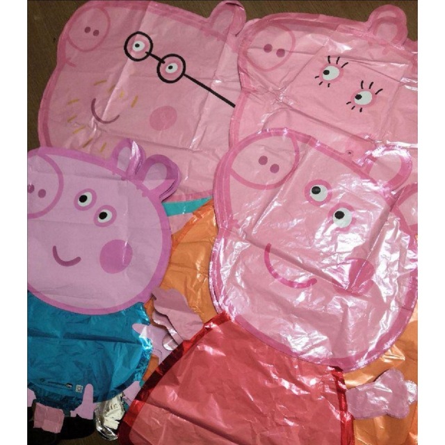 アルミバルーン ファミリー４点 新品  peppapig柄 エンタメ/ホビーのおもちゃ/ぬいぐるみ(キャラクターグッズ)の商品写真