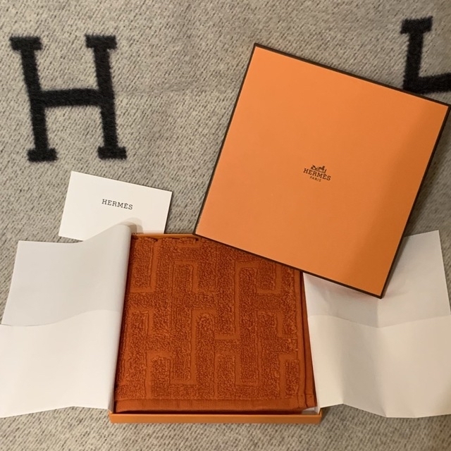 Hermes(エルメス)のエルメス　タオル　ハンカチ　新品未使用 レディースのファッション小物(ハンカチ)の商品写真