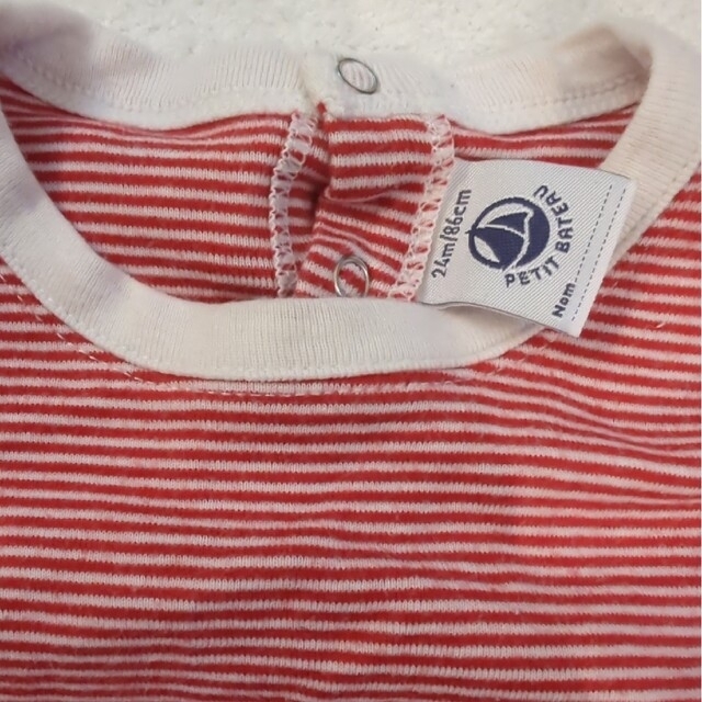PETIT BATEAU(プチバトー)のプチバトーPETIT BATEAU赤ボーダー柄Tシャツ キッズ/ベビー/マタニティのベビー服(~85cm)(Ｔシャツ)の商品写真