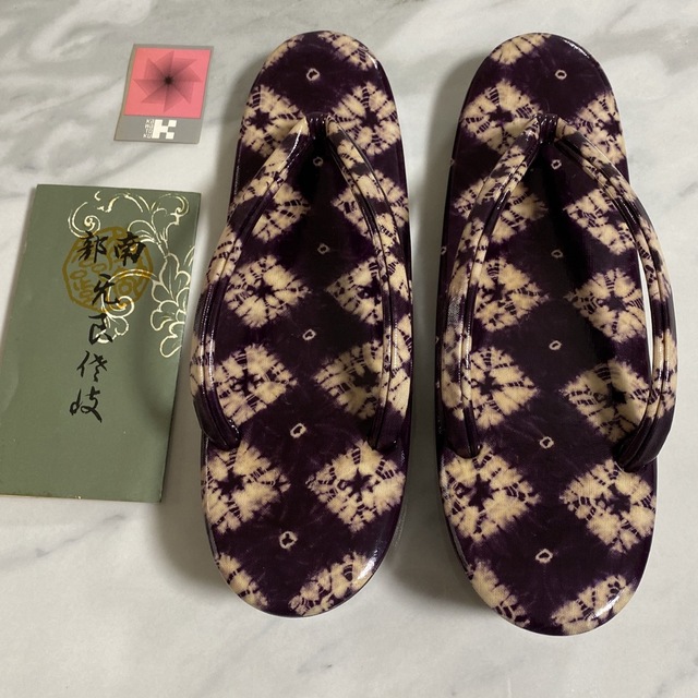 草紫堂　紫根染めしぼり草履 レディースの靴/シューズ(下駄/草履)の商品写真