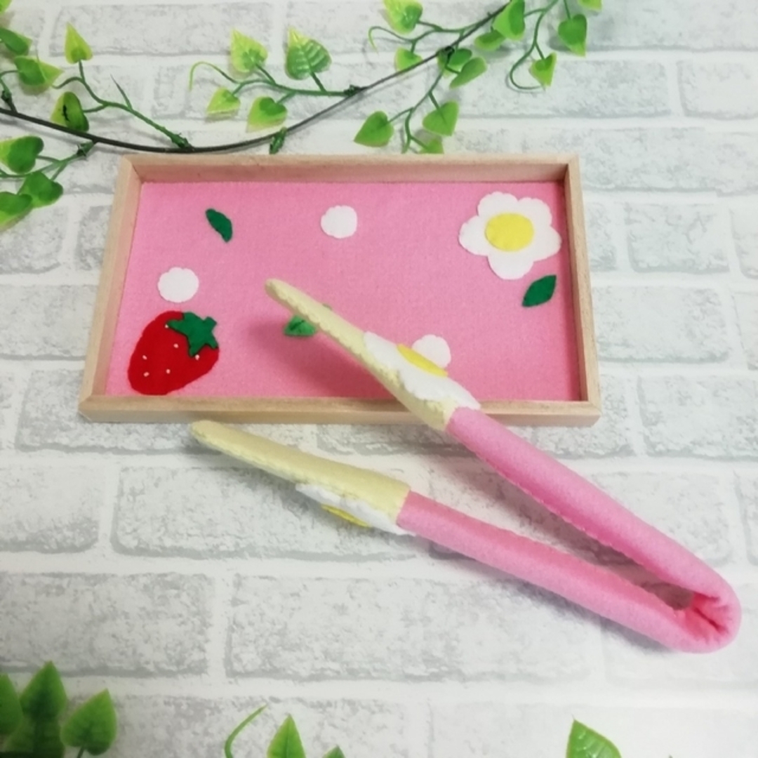 🍓フェルトおままごと🍓 ハンドメイド 新品未使用 ハンドメイドのキッズ/ベビー(おもちゃ/雑貨)の商品写真