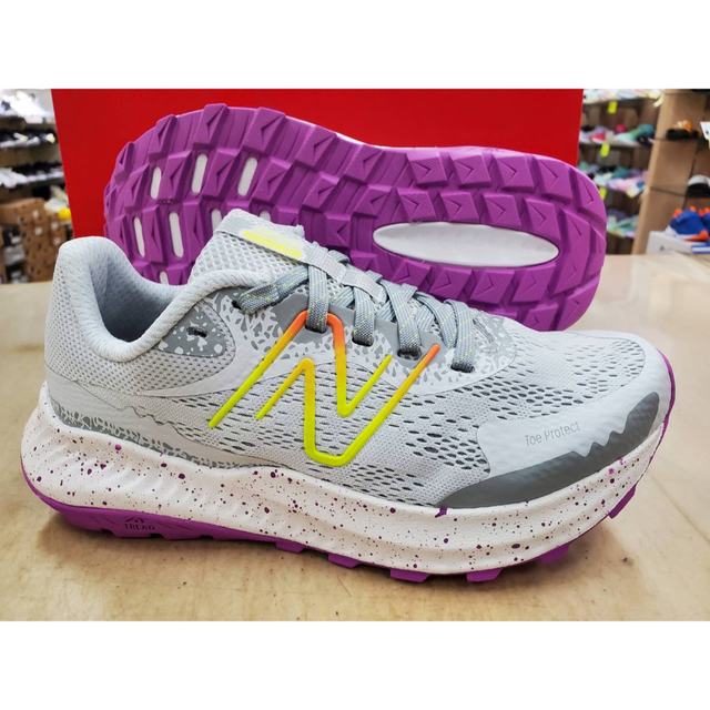 ニューバランス WTNTR OB5 23.0cmレディーストレイル ランニング-