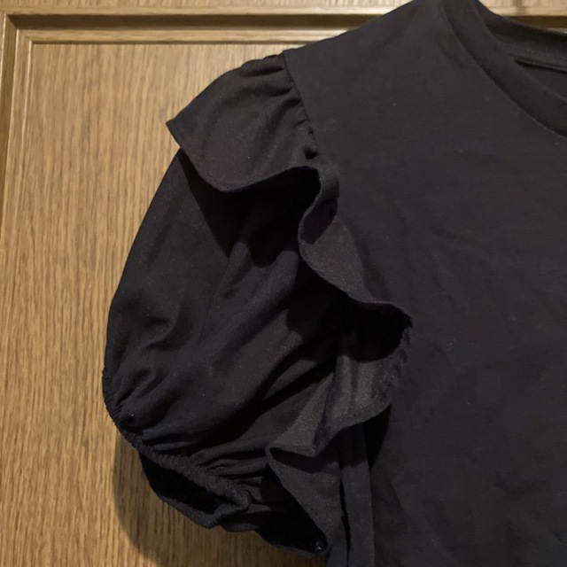 ZARA(ザラ)のZARA黒トップス　Tシャツ レディースのトップス(Tシャツ(半袖/袖なし))の商品写真