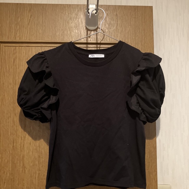 ZARA(ザラ)のZARA黒トップス　Tシャツ レディースのトップス(Tシャツ(半袖/袖なし))の商品写真