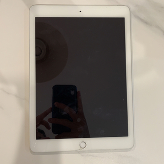 アイパッド(iPad)のiPadAir2 64GB wifi cellular au(タブレット)